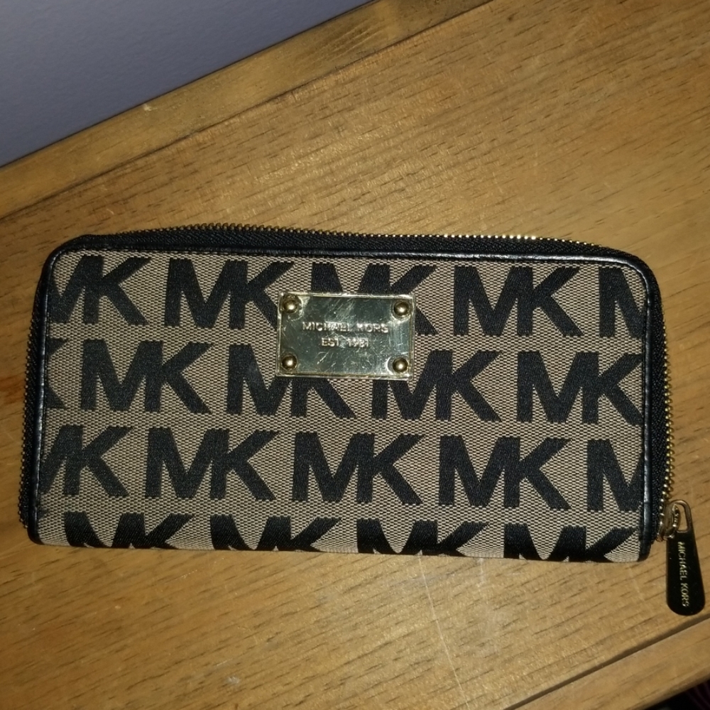 Michael kors mk signature wallet